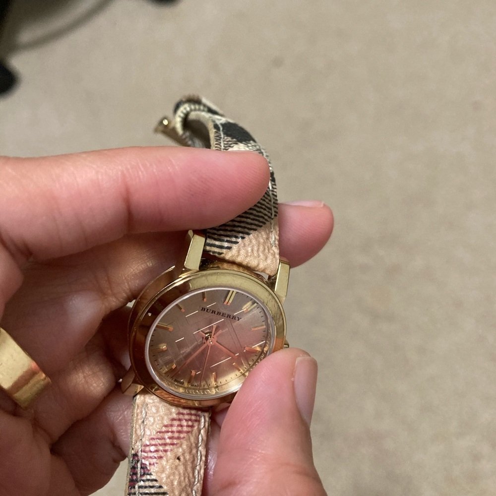 💯 Authentic Burberry Watch - Picture 4 of 8